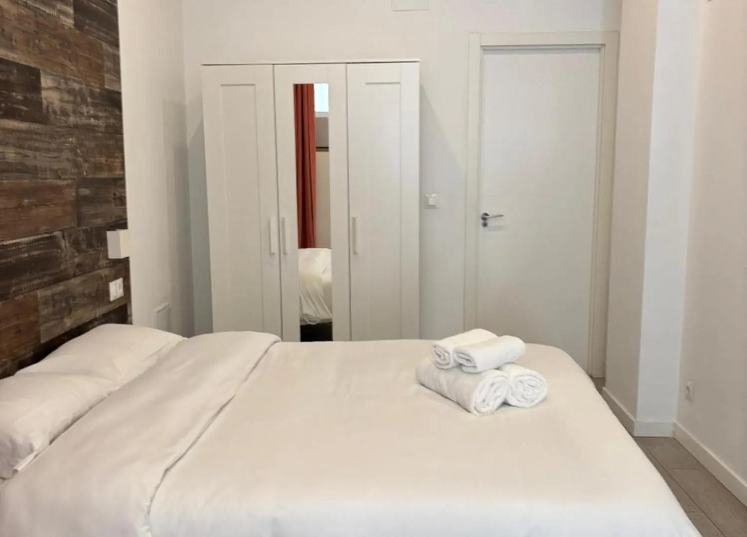 Apartamento 5 A 3 Min Caminando De La Estacion De Bus Y Tren Maria Zambrano 5 Malaga 0*,  Spain